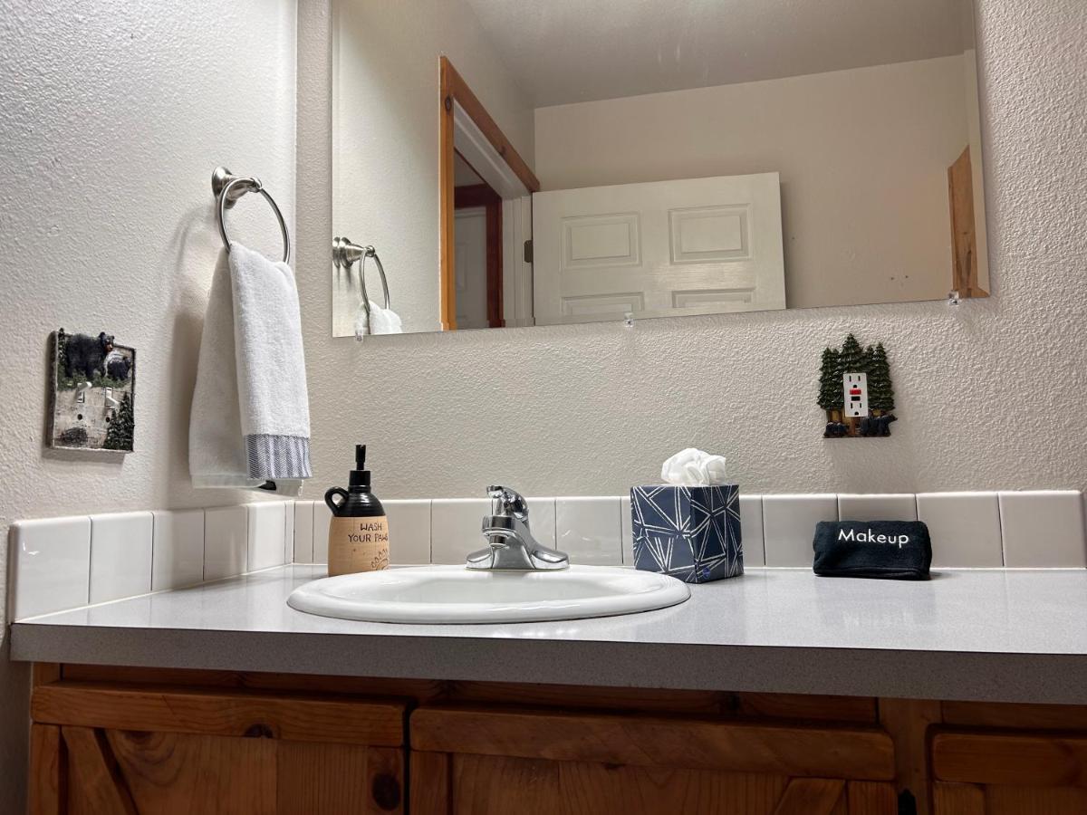 Twin Pines Cabin In Wilderness Ranch On Hwy 21, Amazing Views, 20 Ft Ceilings, Fully Fenced Yard, Pet Friendly, , Go Paddle Boarding At Lucky Peak, Or Snowshoeing In Idaho City And Take In The Hot Springs, Sleeps 10! Boise Exterior foto