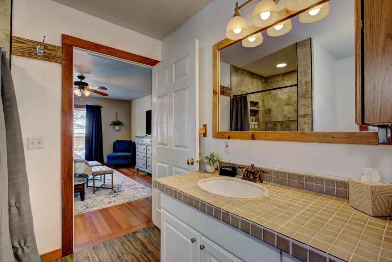 Twin Pines Cabin In Wilderness Ranch On Hwy 21, Amazing Views, 20 Ft Ceilings, Fully Fenced Yard, Pet Friendly, , Go Paddle Boarding At Lucky Peak, Or Snowshoeing In Idaho City And Take In The Hot Springs, Sleeps 10! Boise Exterior foto