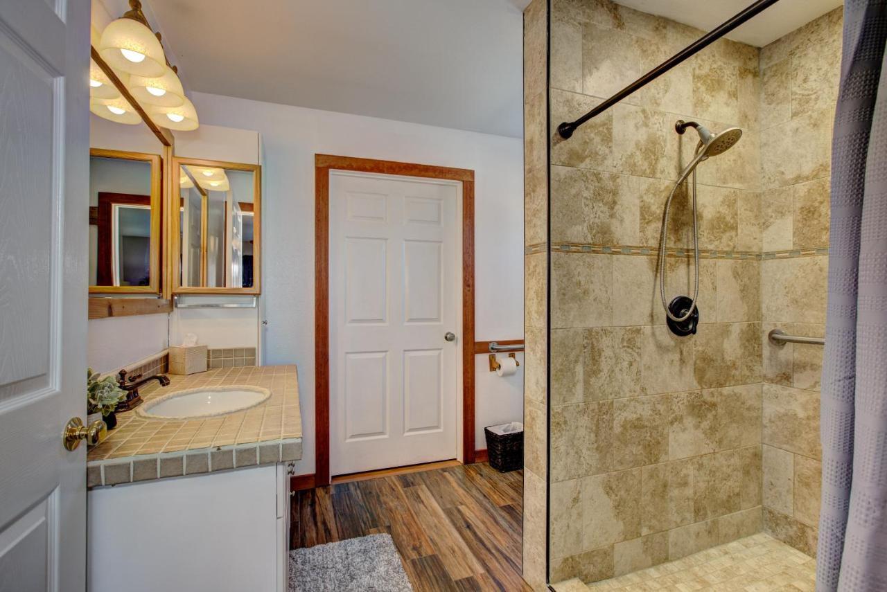 Twin Pines Cabin In Wilderness Ranch On Hwy 21, Amazing Views, 20 Ft Ceilings, Fully Fenced Yard, Pet Friendly, , Go Paddle Boarding At Lucky Peak, Or Snowshoeing In Idaho City And Take In The Hot Springs, Sleeps 10! Boise Exterior foto